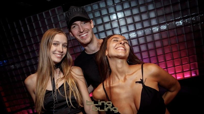 Código de Vestimenta en Bling Bling Barcelona