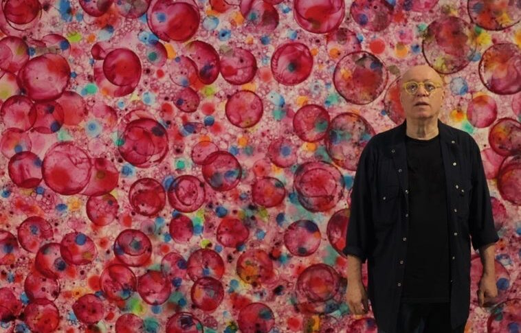 Jiri Dokoupil inventa un universo hipnótico en torno a sus pompas de jabón y pintura