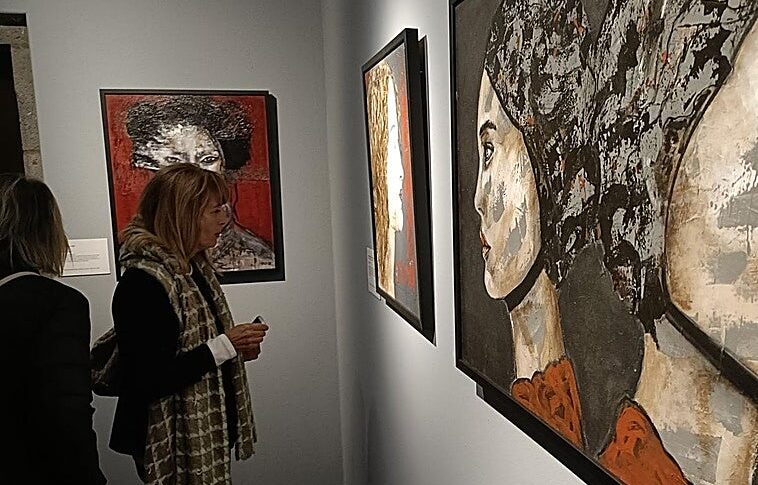 ‘La memoria transitada’ muestra una reflexión pictórica sobre la identidad femenina