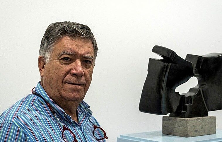 Máximo Riol esculpe una reflexión sobre la vivienda y el paisaje insular